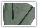 Pantalón de vestir para uniforme con cinta color, cuatro bolsillos.