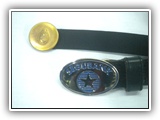 Hebillas metálicas con logo para cintos.