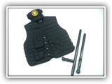 Tonfas y bastón de policarbonato y accesorios varios.