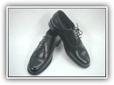 Zapato de vestir, capellada cuero flor vaca legítimo, borde acolchado, suela fina pvc.