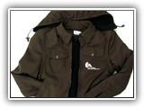 Campera gabardina, mangas y capucha desmontable, polar de abrigo desmontable.