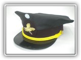 Gorra ocho puntas, con barbijo, escudo y escarapela. 