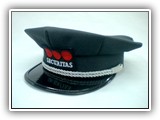 Gorras ocho puntas, barbijos, botones, escudos, escarapelas, etcétera.